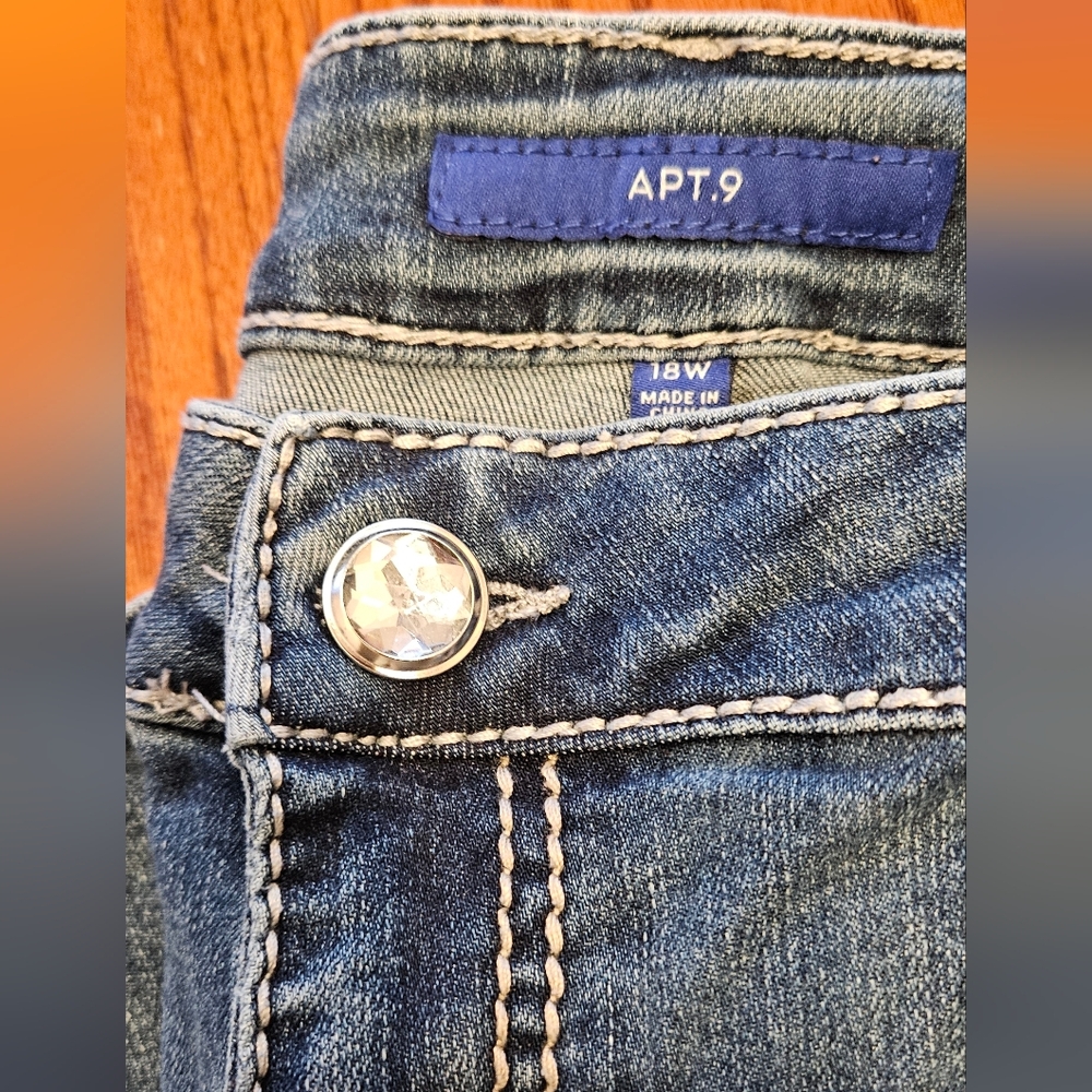 Apt. 9 Women's Blue Jeans With Bedazzled Pockets 18W - Picture 4 of 4